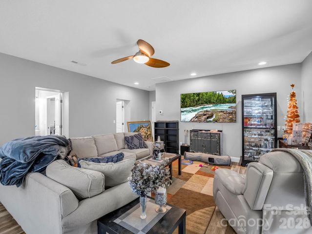 16 Starlight Drive, Black Mountain, NC 28711