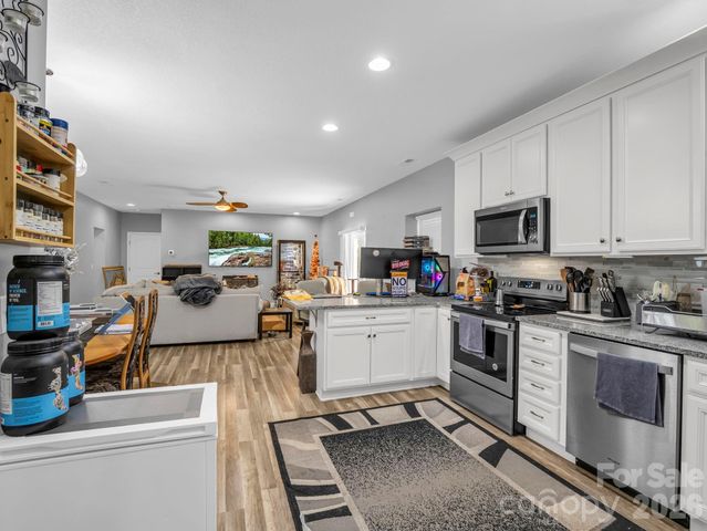 16 Starlight Drive, Black Mountain, NC 28711