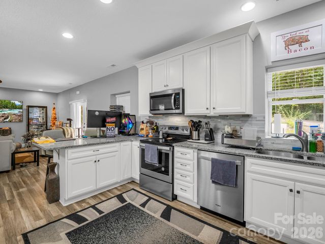 16 Starlight Drive, Black Mountain, NC 28711