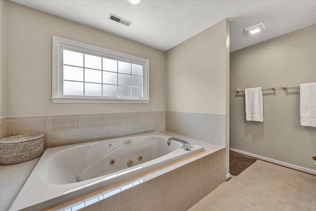 5137 Plantation Grove LN, Roanoke, VA 24012