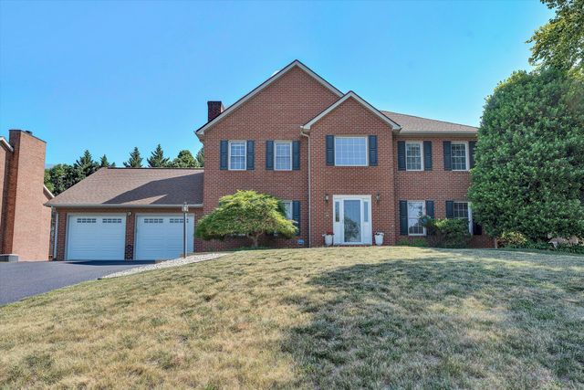 5137 Plantation Grove LN, Roanoke, VA 24012