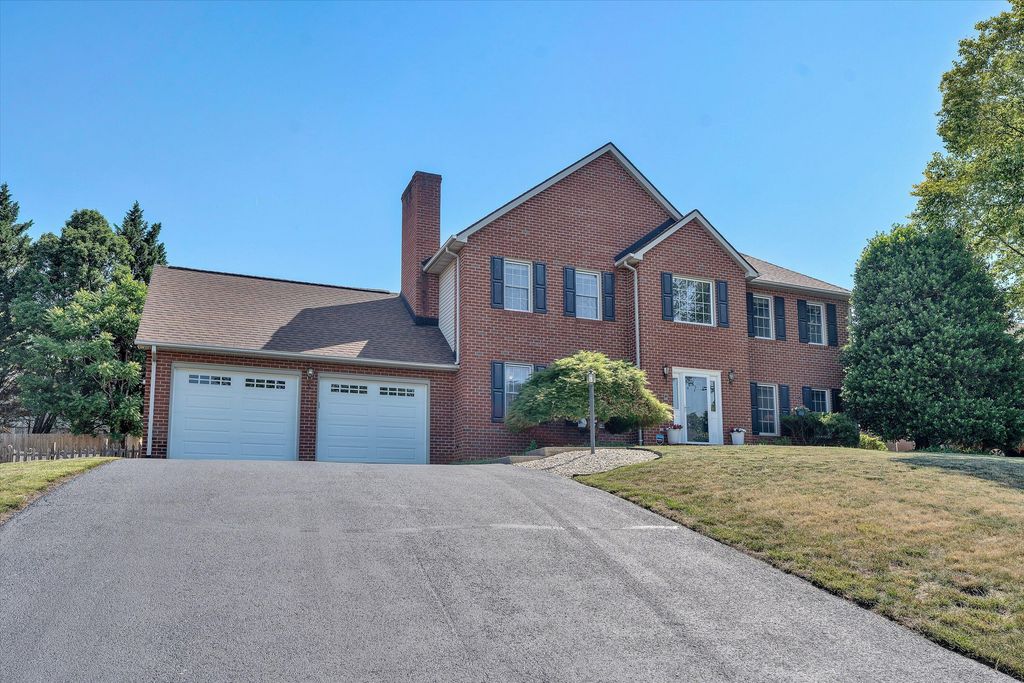 5137 Plantation Grove LN, Roanoke, VA 24012