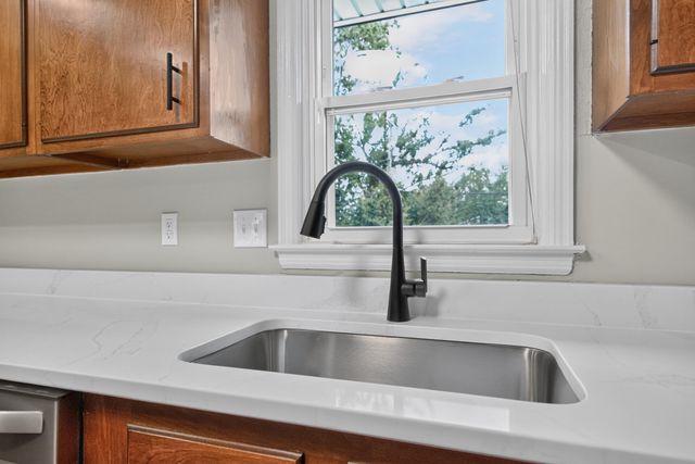 1295 Oaklawn Park, Lexington, KY 40517