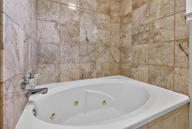 1295 Oaklawn Park, Lexington, KY 40517