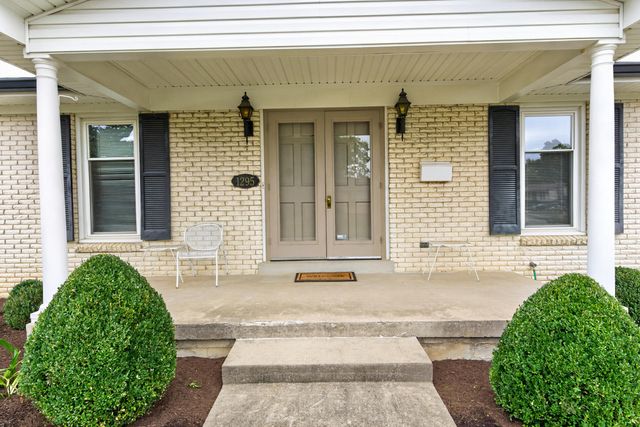 1295 Oaklawn Park, Lexington, KY 40517