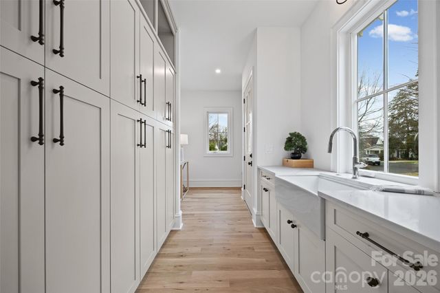 1222 Chandler Place, Charlotte, NC 28211