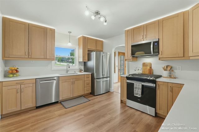 1950 Bauer Road, Jenison, MI 49428