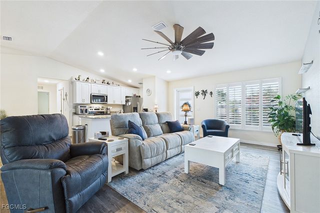 3008 Redwood LN, Labelle, FL 33935