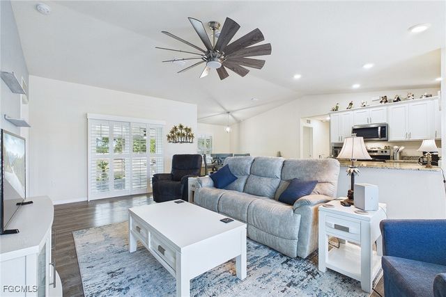 3008 Redwood LN, Labelle, FL 33935