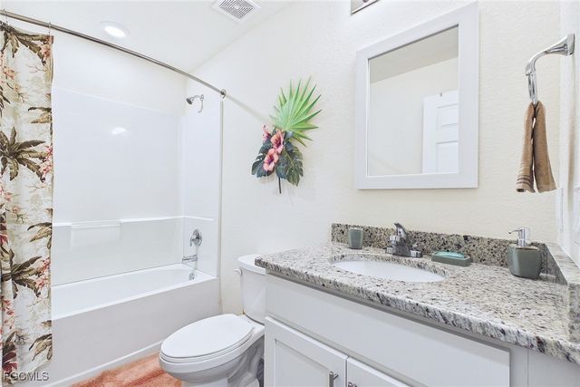 3008 Redwood LN, Labelle, FL 33935