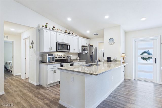 3008 Redwood LN, Labelle, FL 33935