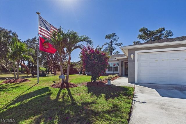 3008 Redwood LN, Labelle, FL 33935