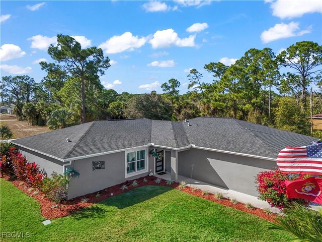 3008 Redwood LN, Labelle, FL 33935