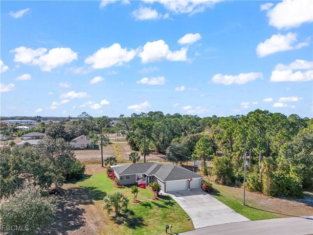3008 Redwood LN, Labelle, FL 33935
