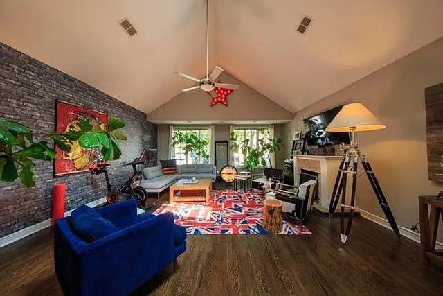 2164 N Bell Avenue, Chicago, IL 60647