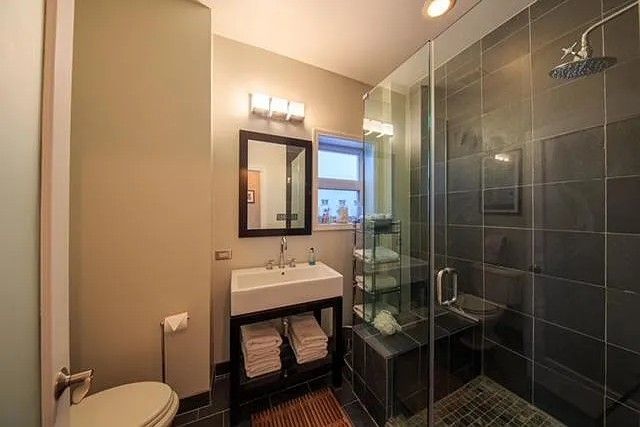 2164 N Bell Avenue, Chicago, IL 60647