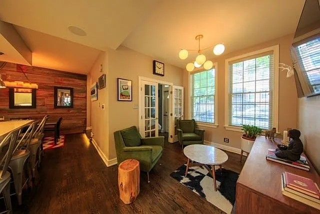 2164 N Bell Avenue, Chicago, IL 60647