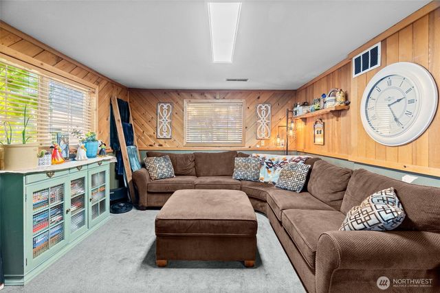 2105 W Stewart, Puyallup, WA 98371