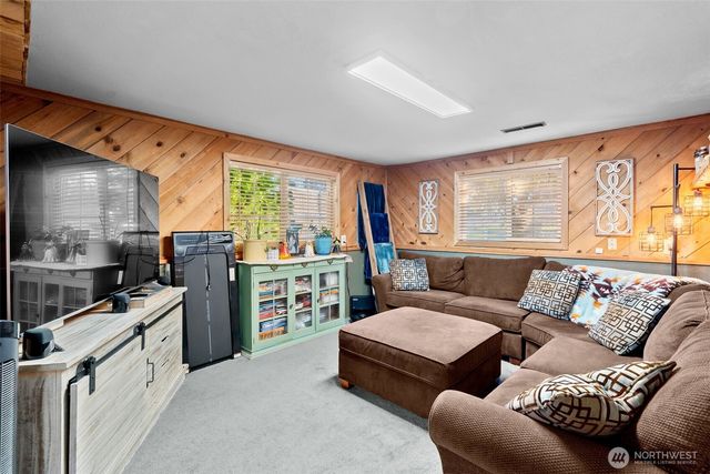 2105 W Stewart, Puyallup, WA 98371