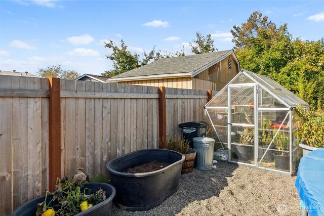 2105 W Stewart, Puyallup, WA 98371