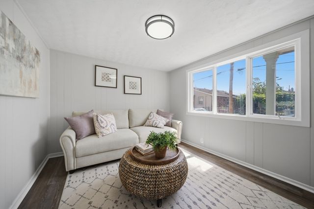 40 North St, Lowell, MA 01852