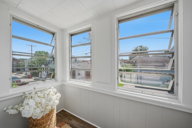 40 North St, Lowell, MA 01852
