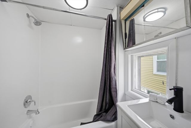 40 North St, Lowell, MA 01852
