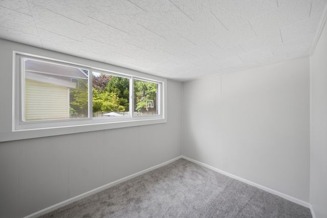40 North St, Lowell, MA 01852