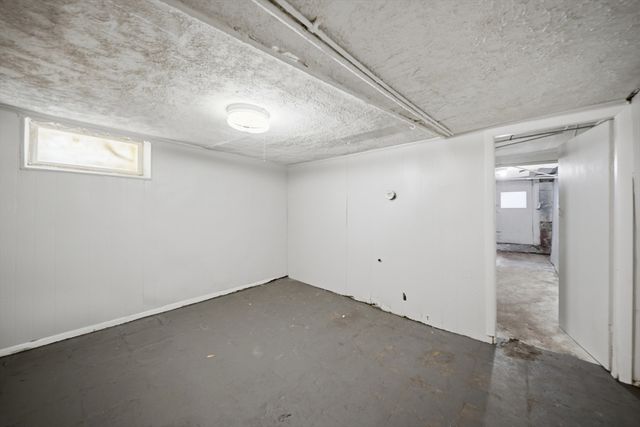 40 North St, Lowell, MA 01852