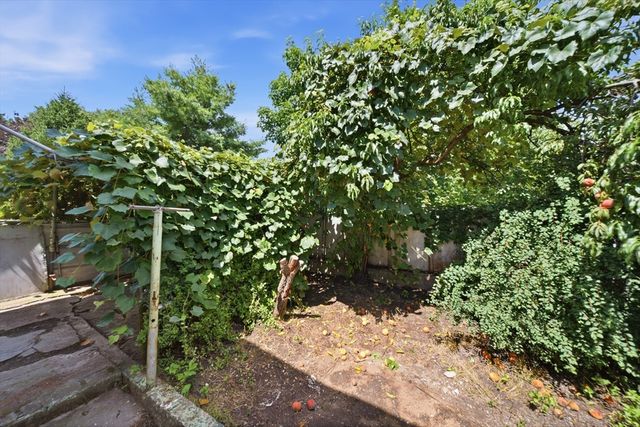 40 North St, Lowell, MA 01852