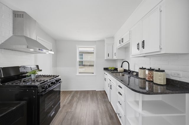 40 North St, Lowell, MA 01852