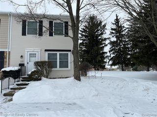 1200 Marseille Court, Rochester Hills, MI 48307