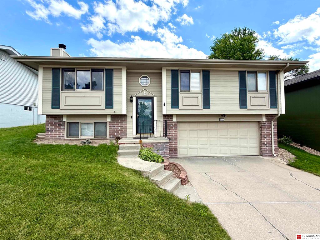 8717 S 139 Street, Omaha, NE 68138