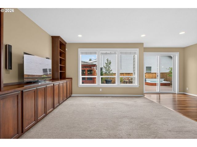 14533 WALNUT GROVE Way, Oregon City, OR 97045
