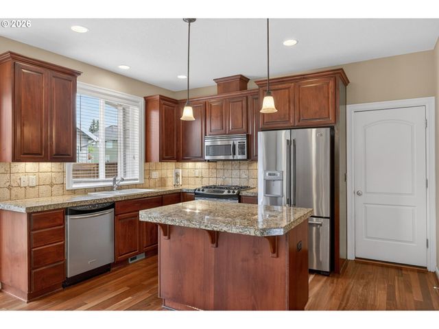 14533 WALNUT GROVE Way, Oregon City, OR 97045