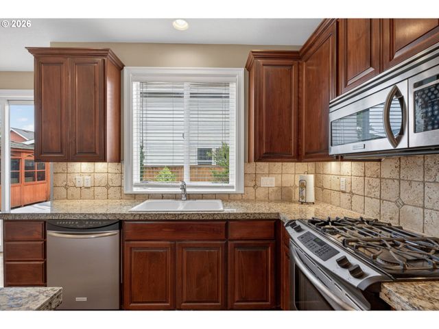 14533 WALNUT GROVE Way, Oregon City, OR 97045
