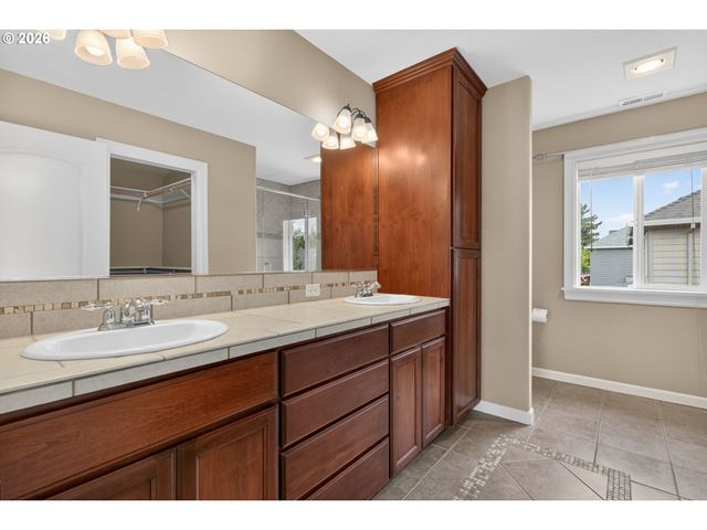 14533 WALNUT GROVE Way, Oregon City, OR 97045