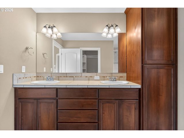 14533 WALNUT GROVE Way, Oregon City, OR 97045
