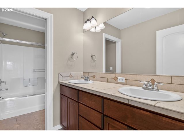 14533 WALNUT GROVE Way, Oregon City, OR 97045