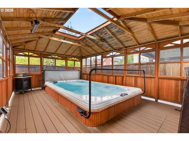14533 WALNUT GROVE Way, Oregon City, OR 97045