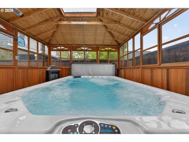 14533 WALNUT GROVE Way, Oregon City, OR 97045