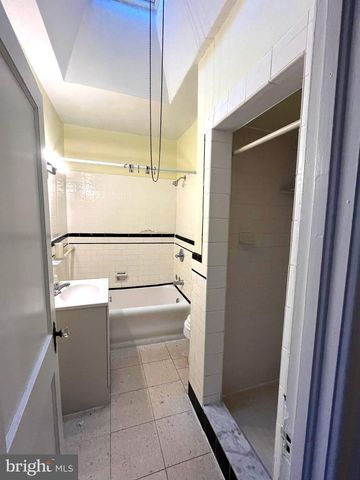 652 JAMESTOWN ST, Philadelphia, PA 19128