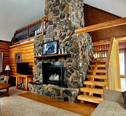 477 Sundance Road, Wakefield, MI 49968