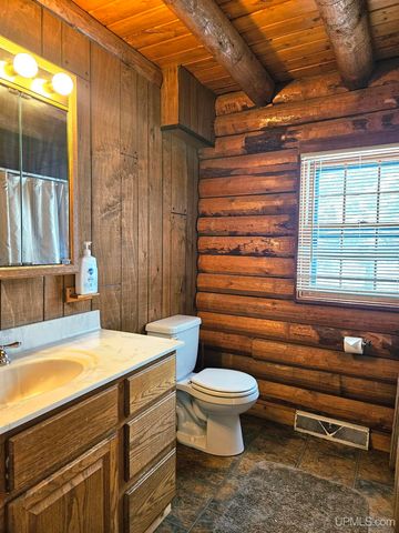 477 Sundance Road, Wakefield, MI 49968