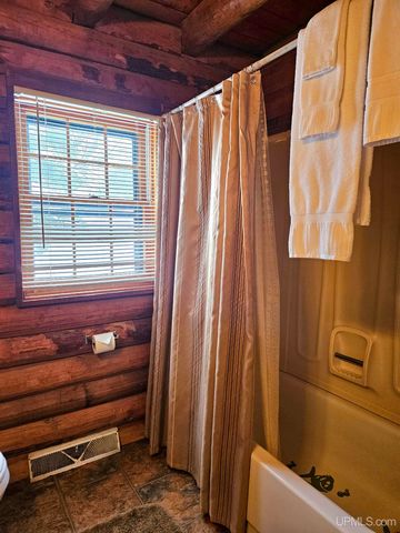 477 Sundance Road, Wakefield, MI 49968