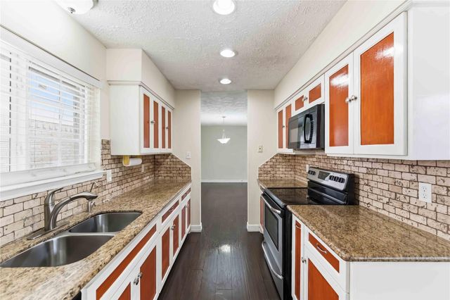 3415 Honey Creek Drive, Houston, TX 77082