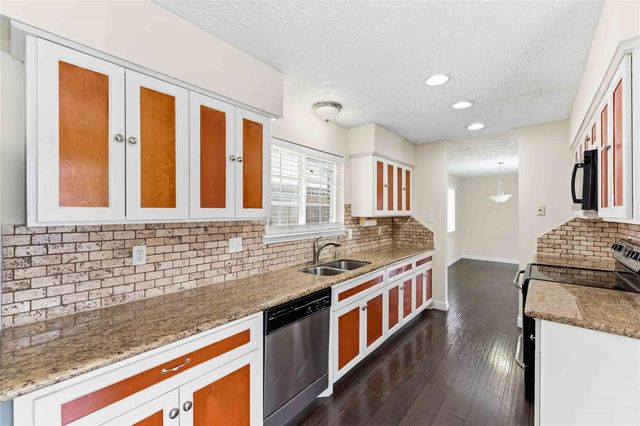 3415 Honey Creek Drive, Houston, TX 77082