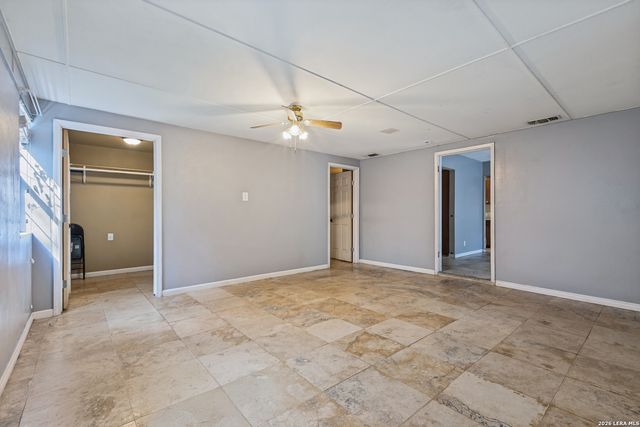 304A Fox Run, Devine, TX 78016