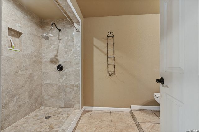 304A Fox Run, Devine, TX 78016