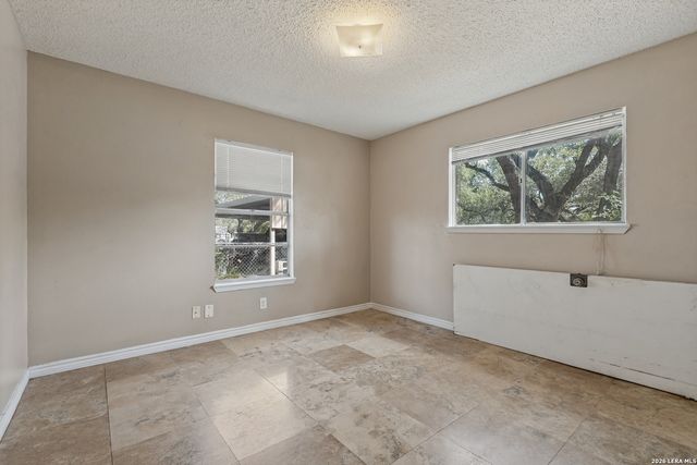 304A Fox Run, Devine, TX 78016